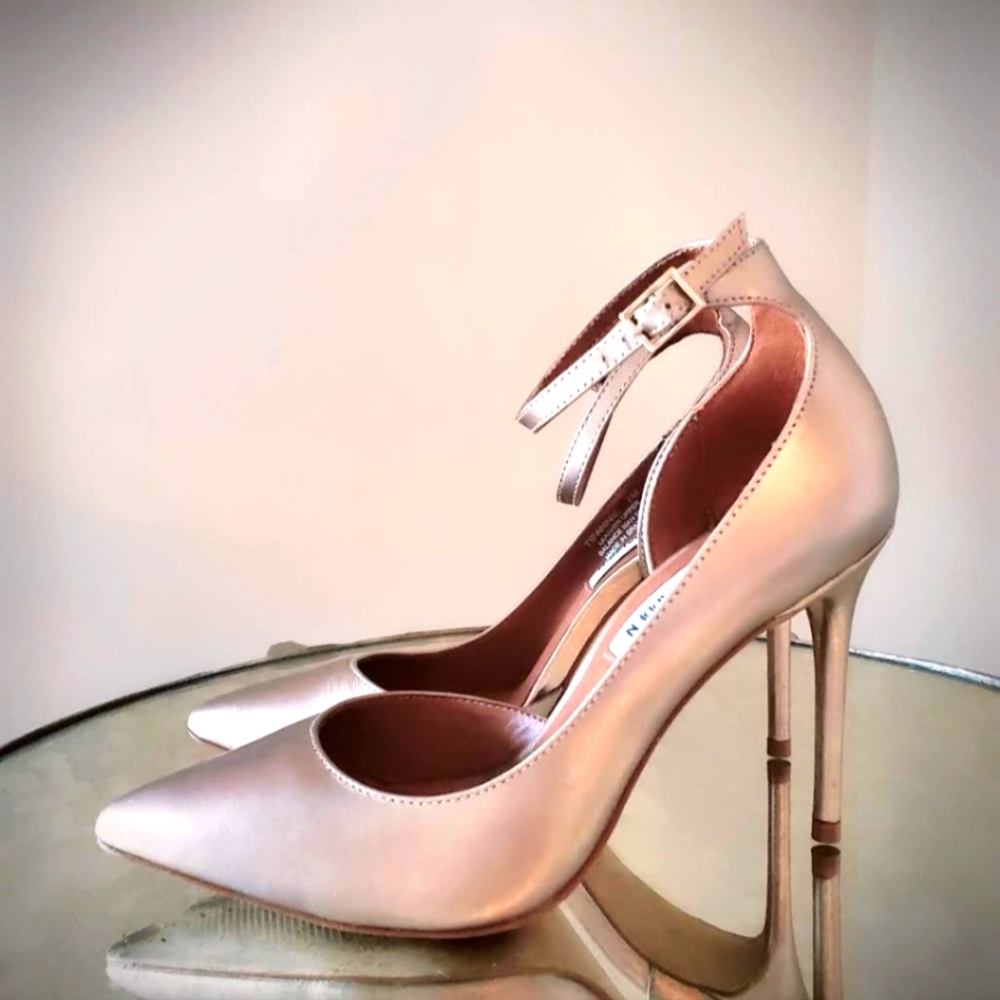Steve Madden Gold Pumps